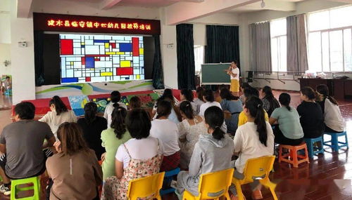 臨幼快訊 藝起教研，藝起收獲——臨安鎮中心幼兒園開展藝術領域園本培訓活動