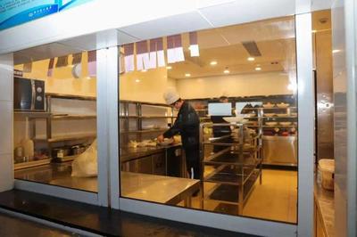 明廚亮灶，安心之選 金山27家餐飲企業(yè)在線展示餐食制作過程獲評(píng)